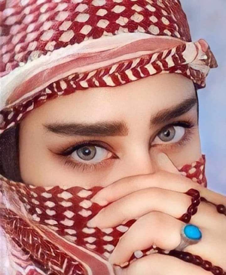 Cute Eyes Girl Pic