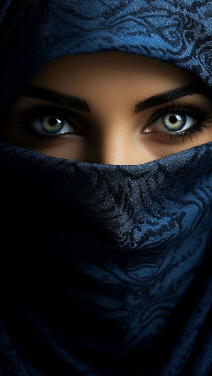 Cute Eyes Girl Pic