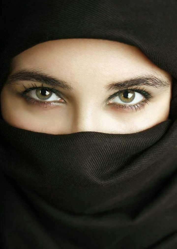 Cute Eyes Girl Pic