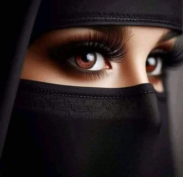 Cute Eyes Girl Pic