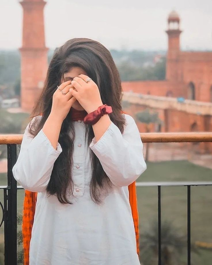 Hidden Face Girl Pic