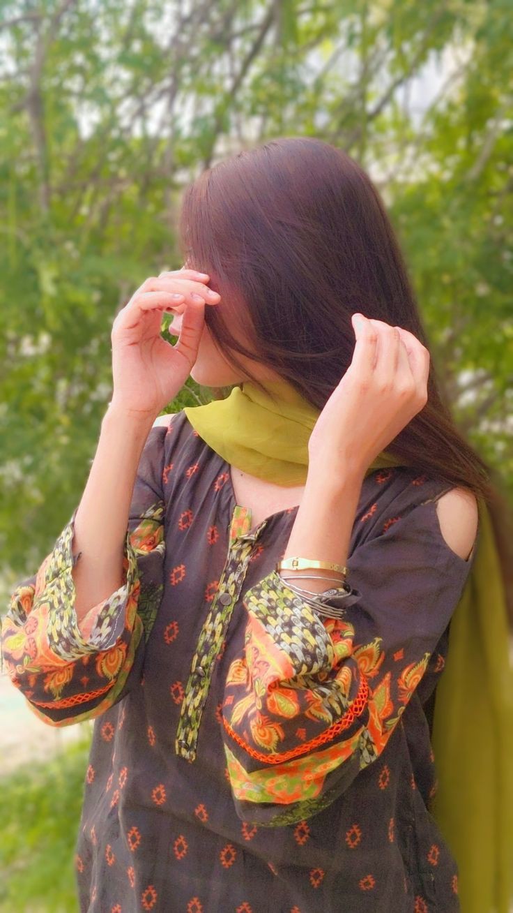 Hidden Face Girl Pic