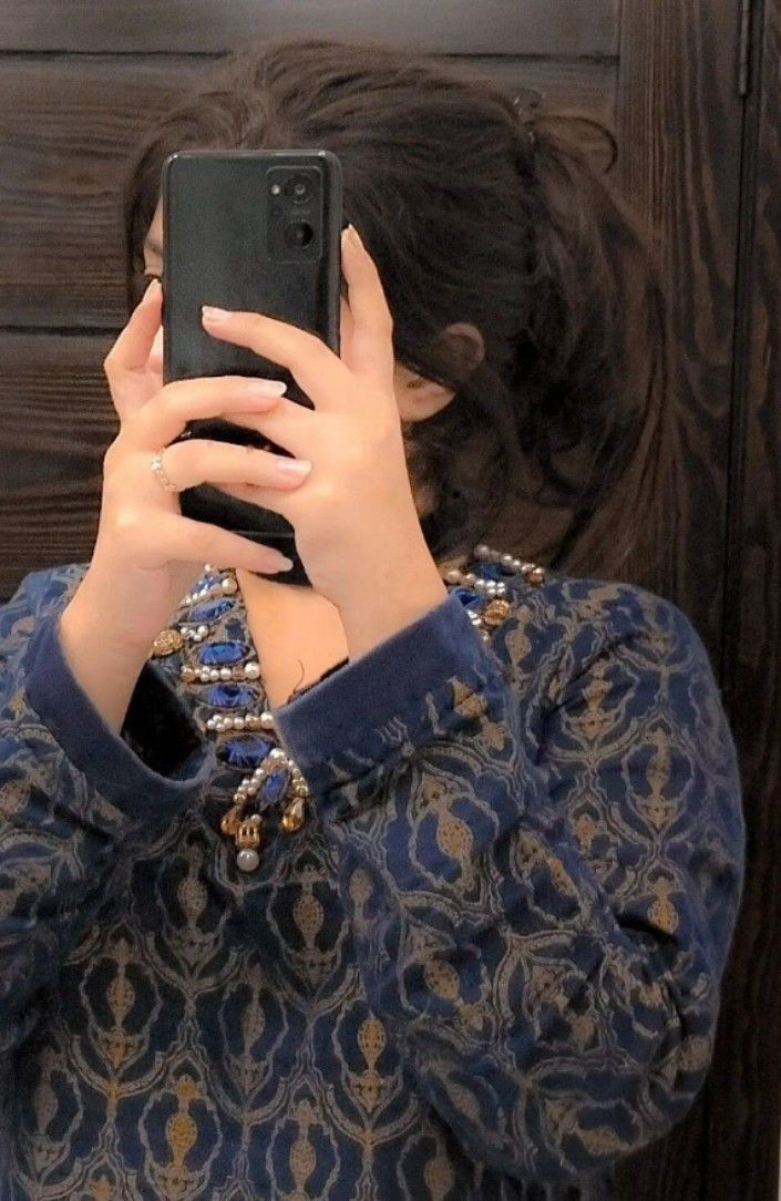Hidden Face Girl Pic