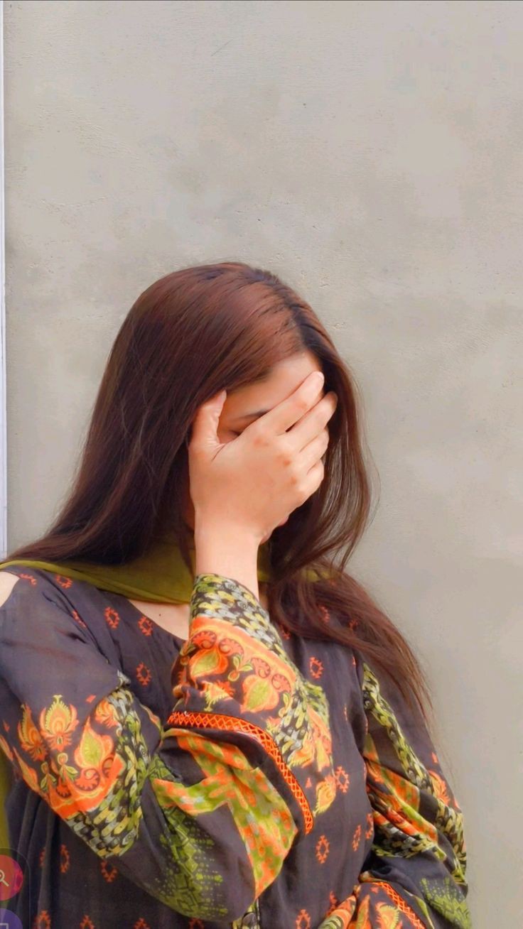 Hidden Face Girl Pic