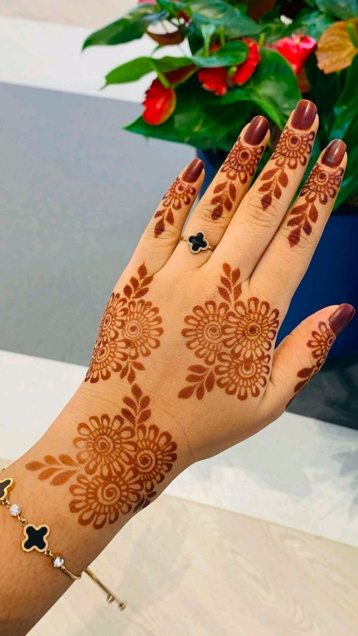 Simple Mehndi Designs Photos Simple Mehndi Designs Photos